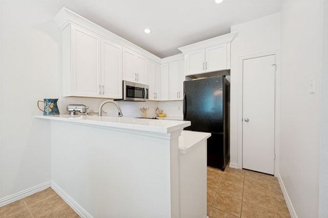 221 Cimarron Trail 2, Irving, TX 75063