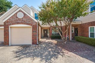 221 Cimarron Trail 2, Irving, TX 75063