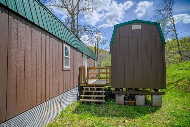 1547 Providence Road, Elizabeth, WV 26143