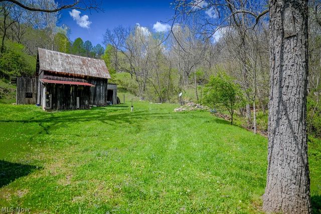 1547 Providence Road, Elizabeth, WV 26143