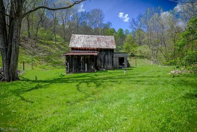 1547 Providence Road, Elizabeth, WV 26143