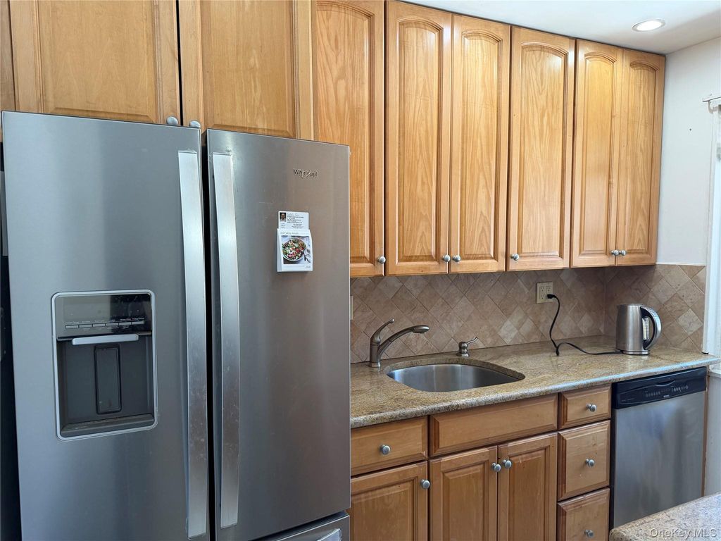211-19 73 Avenue 1, Bayside, NY 11364 — photo 2
