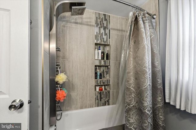 45 HOLLY HILL RD, Richboro, PA 18954