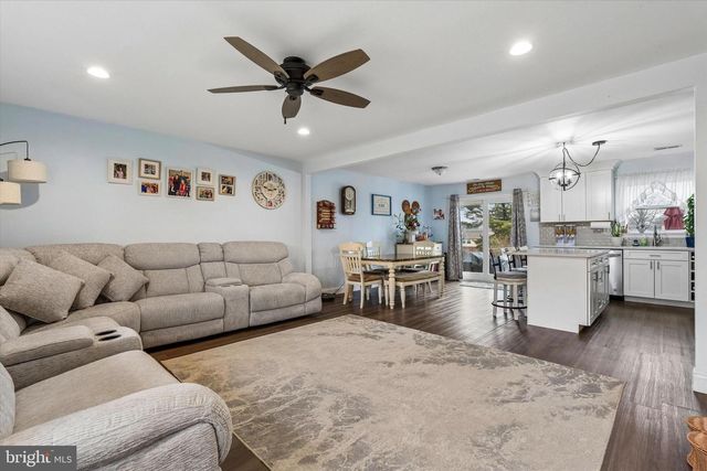 45 HOLLY HILL RD, Richboro, PA 18954