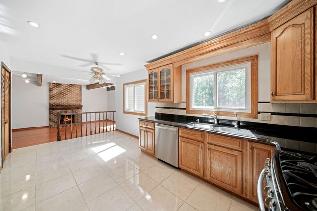 720 Dunhill Drive, Buffalo Grove, IL 60089