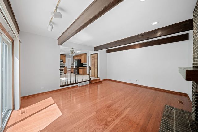 720 Dunhill Drive, Buffalo Grove, IL 60089