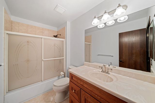 720 Dunhill Drive, Buffalo Grove, IL 60089