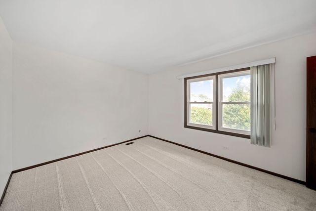 720 Dunhill Drive, Buffalo Grove, IL 60089