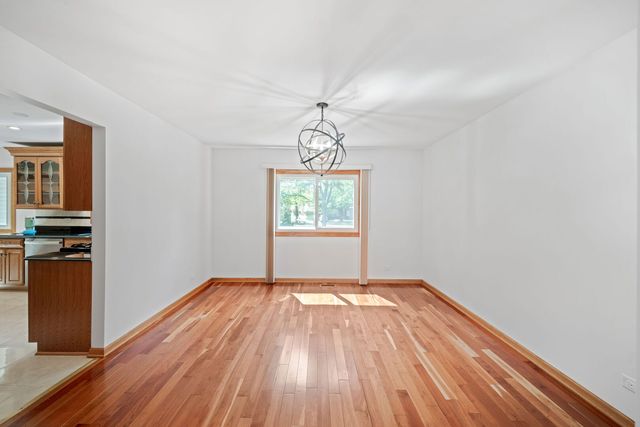 720 Dunhill Drive, Buffalo Grove, IL 60089