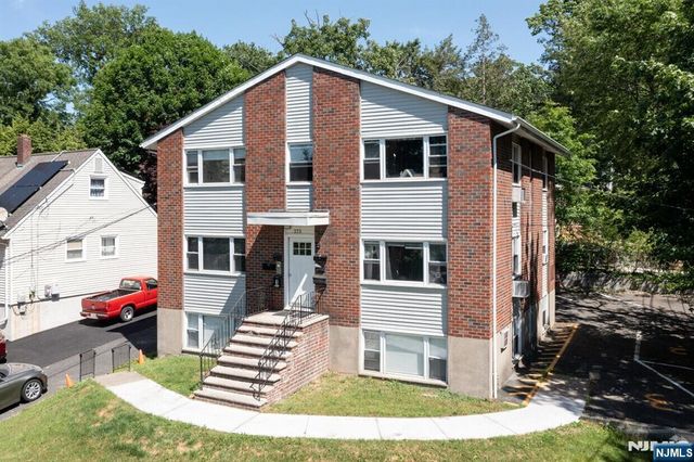 275 Grand Avenue, Leonia, NJ 07605