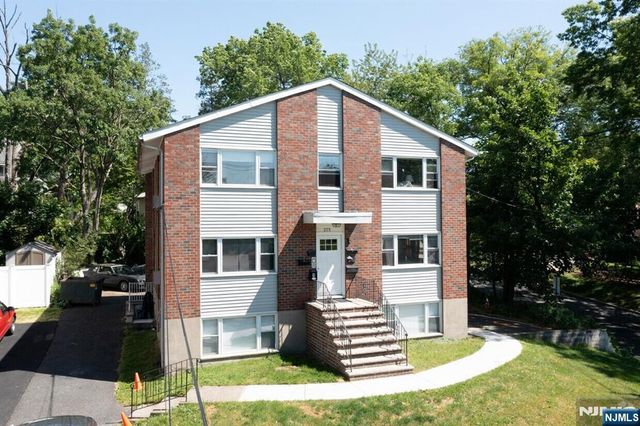 275 Grand Avenue, Leonia, NJ 07605