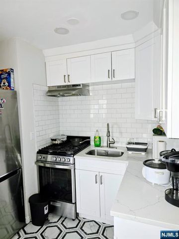 275 Grand Avenue, Leonia, NJ 07605