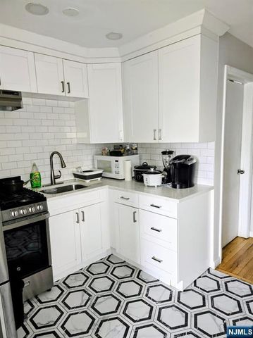 275 Grand Avenue, Leonia, NJ 07605