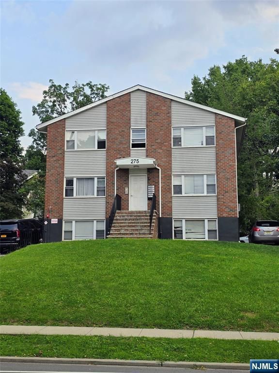 275 Grand Avenue, Leonia, NJ 07605