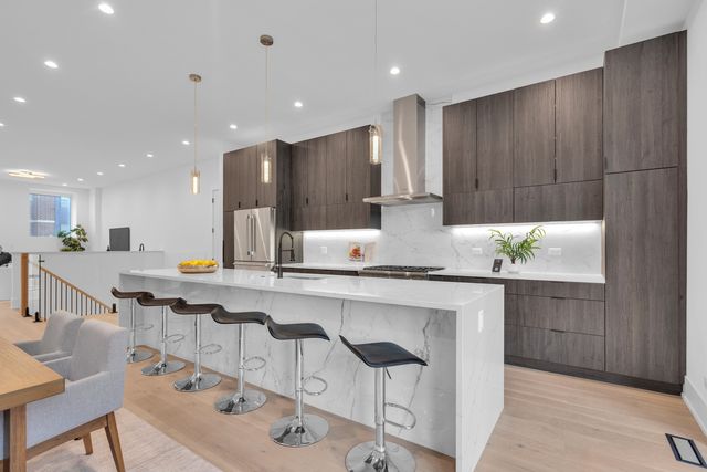 505 W Elm Street 3, Chicago, IL 60610