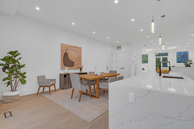 505 W Elm Street 3, Chicago, IL 60610