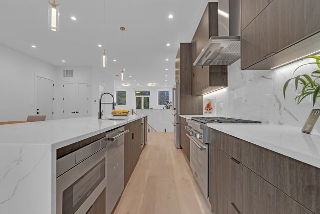 505 W Elm Street 3, Chicago, IL 60610