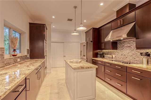 2726 NE 25TH Place, Fort Lauderdale, FL 33305