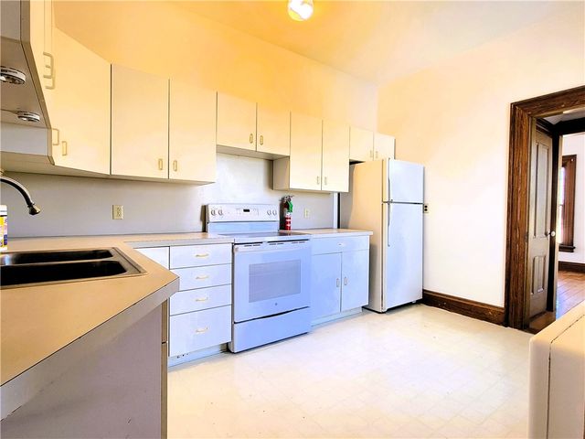 2951 East Main Road 3, Portsmouth, RI 02871