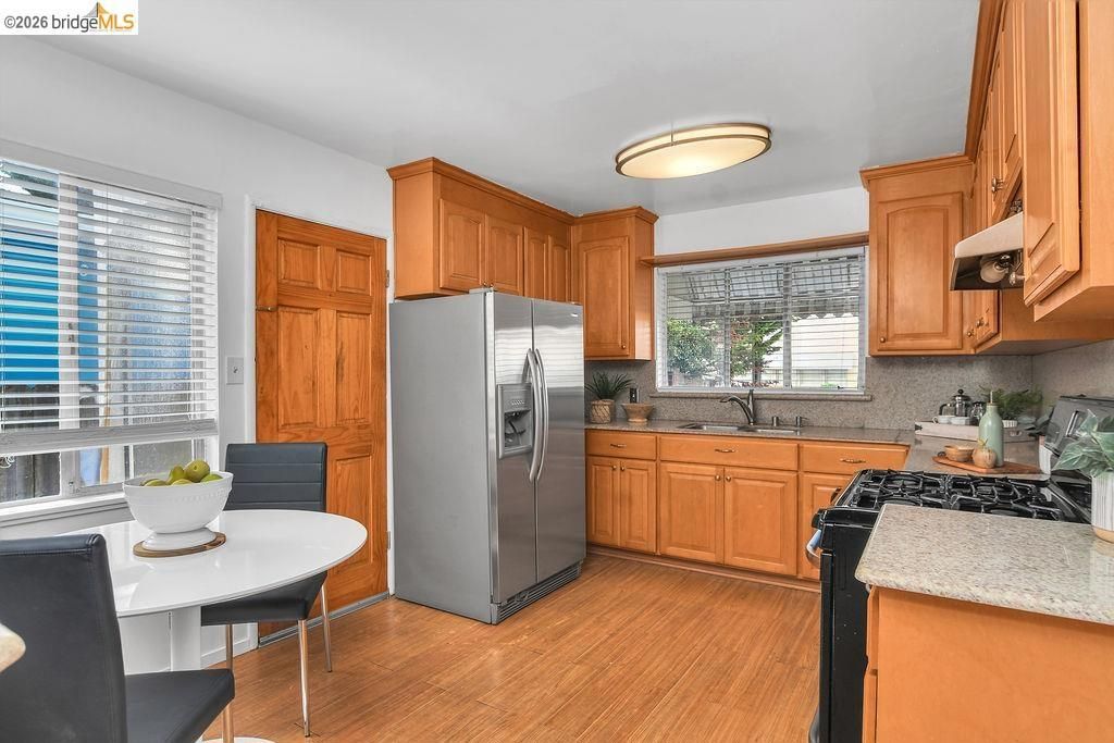 Image 11 of property listing at 226 226 S 41St St, Richmond, CA 94804