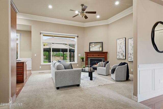 609 N 74th Ave, Yakima, WA 98908