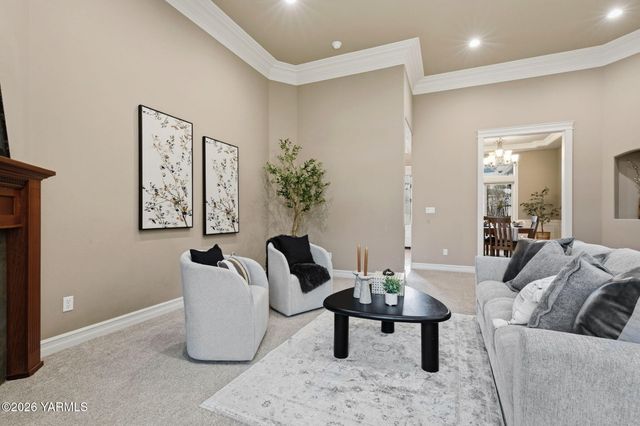 609 N 74th Ave, Yakima, WA 98908