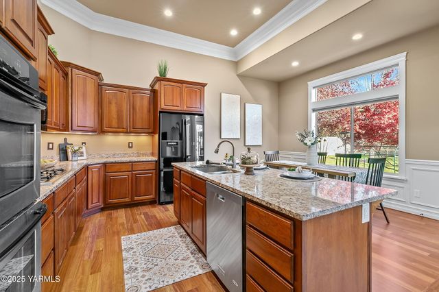 609 N 74th Ave, Yakima, WA 98908