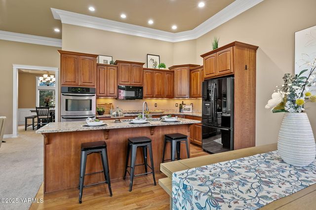 609 N 74th Ave, Yakima, WA 98908