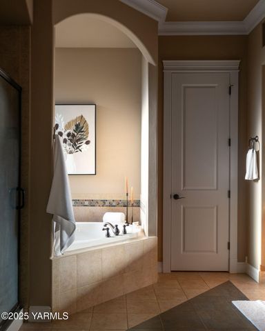 609 N 74th Ave, Yakima, WA 98908