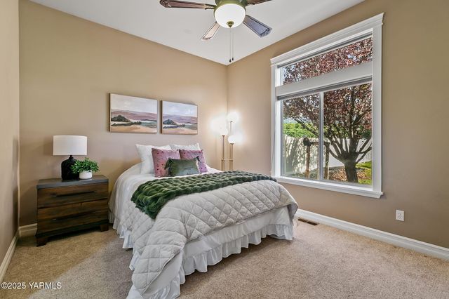 609 N 74th Ave, Yakima, WA 98908