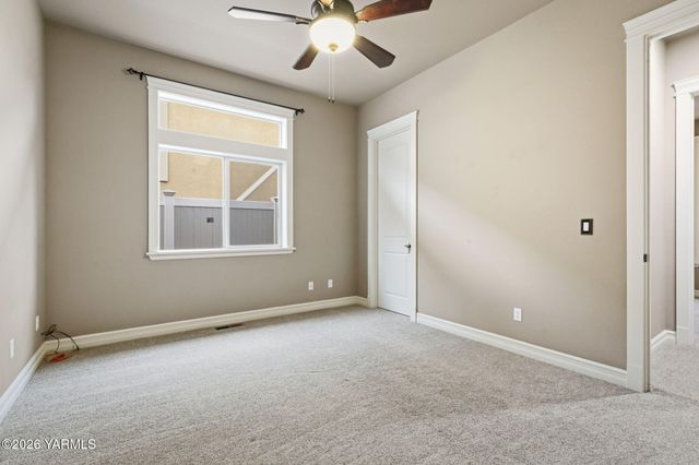 609 N 74th Ave, Yakima, WA 98908