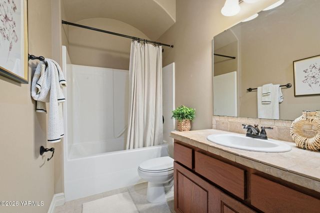 609 N 74th Ave, Yakima, WA 98908