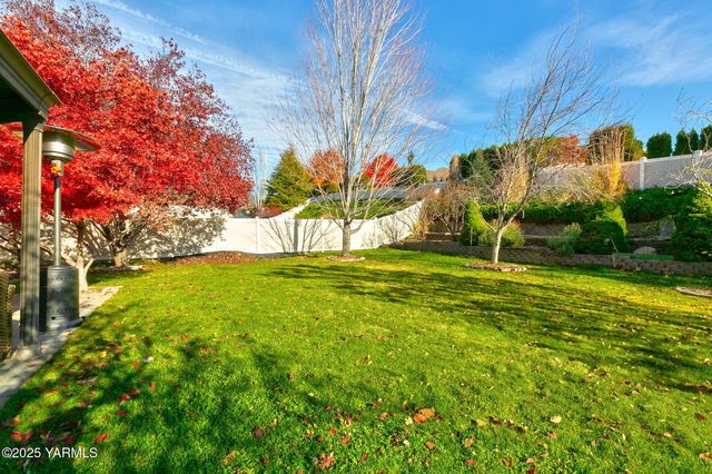 609 N 74th Ave, Yakima, WA 98908