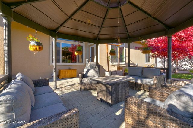 609 N 74th Ave, Yakima, WA 98908