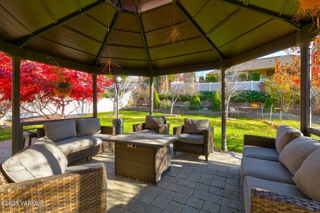 609 N 74th Ave, Yakima, WA 98908