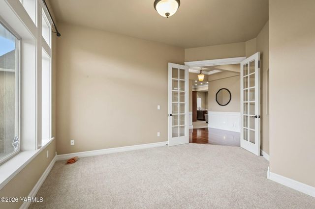 609 N 74th Ave, Yakima, WA 98908