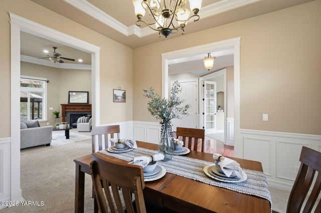 609 N 74th Ave, Yakima, WA 98908