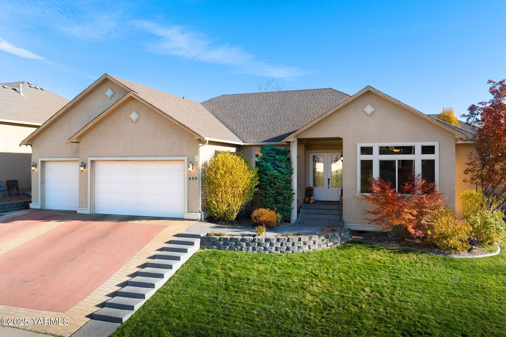609 N 74th Ave, Yakima, WA 98908