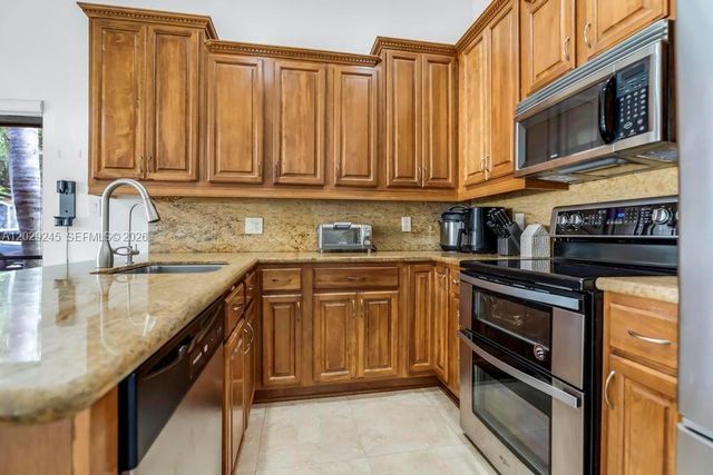 971 NW 89th Ave, Plantation, FL 33324