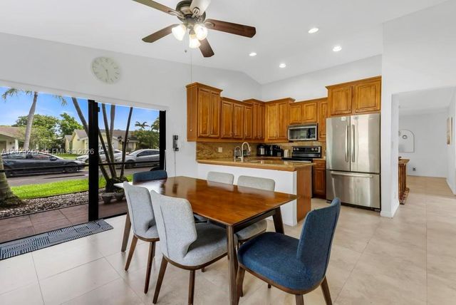 971 NW 89th Ave, Plantation, FL 33324