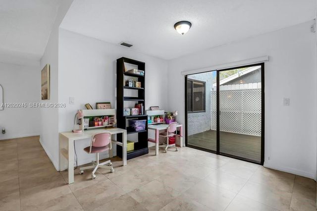 971 NW 89th Ave, Plantation, FL 33324