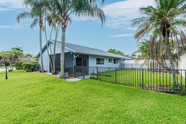 971 NW 89th Ave, Plantation, FL 33324