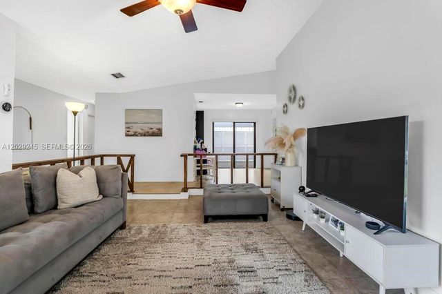 971 NW 89th Ave, Plantation, FL 33324