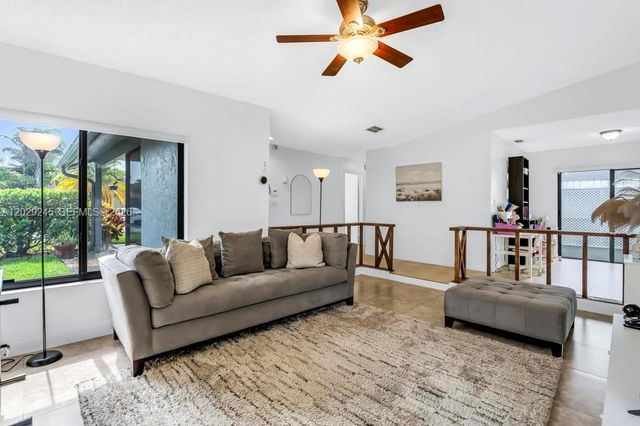 971 NW 89th Ave, Plantation, FL 33324