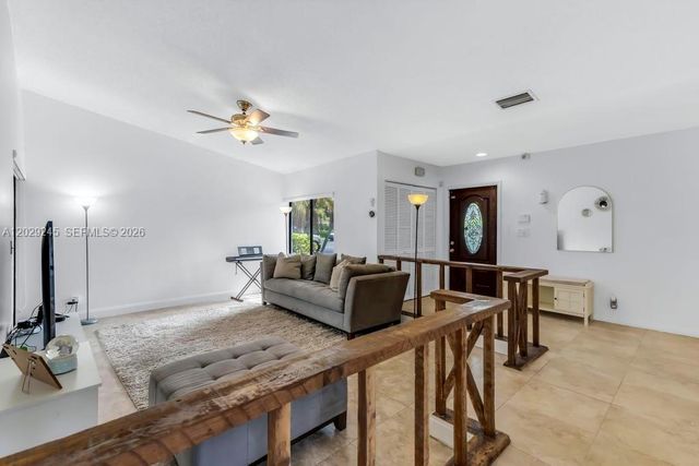 971 NW 89th Ave, Plantation, FL 33324