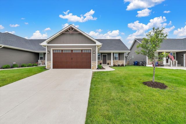3052 Charissas Place, Bettendorf, IA 52722