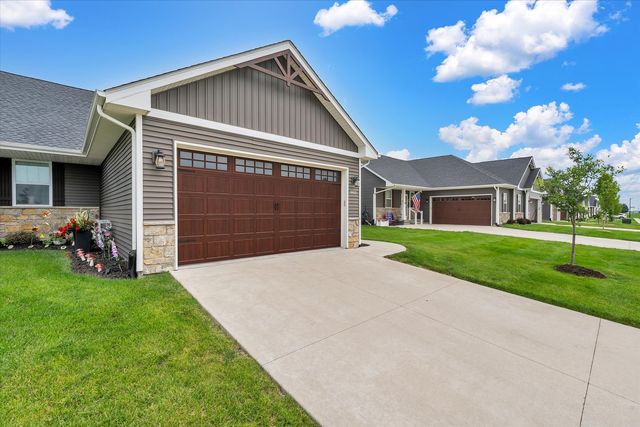 3052 Charissas Place, Bettendorf, IA 52722