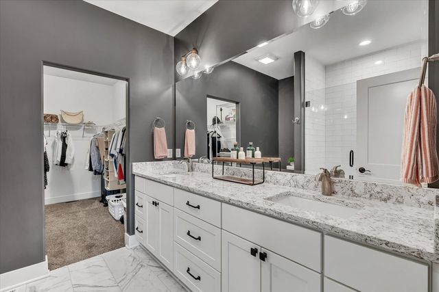 3052 Charissas Place, Bettendorf, IA 52722