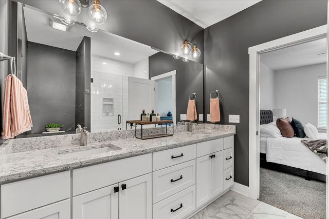 3052 Charissas Place, Bettendorf, IA 52722