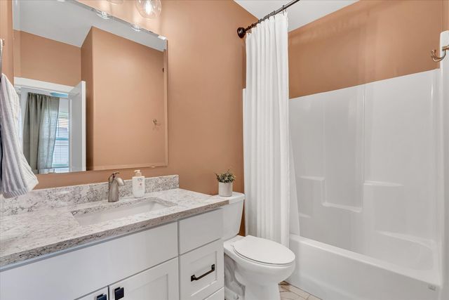 3052 Charissas Place, Bettendorf, IA 52722